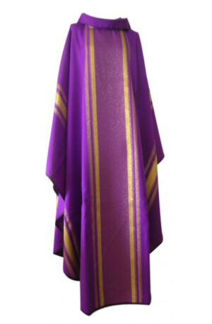 CASULLA MORADA ESTAMPADA TIPO DAMASCO RAYADO EN VERTICAL 4738