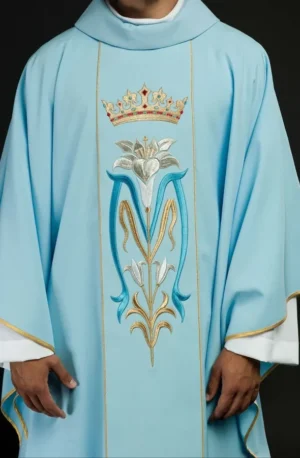 Casulla Azul Bordada Mariana grande con Lirio y Corona tela 20671